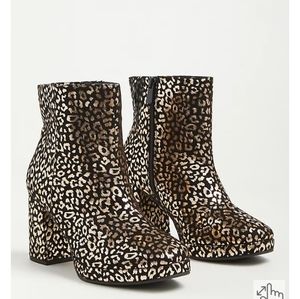 TORRID size 9 platform booties, metallic gold leopard